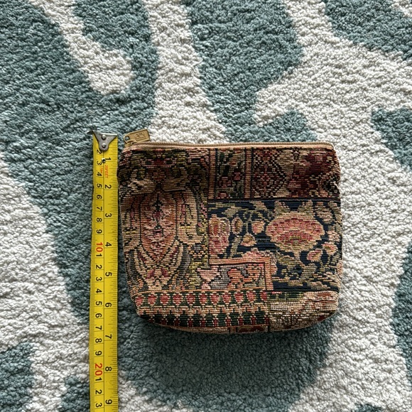 VINTAGE “PINKY” NEEDLEPOINT BAG - Picture 6 of 6